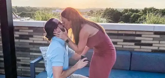 I can’t get enough of this emerald diamond engagement ring