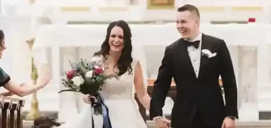 beautiful city wedding with a beautiful bridal jewelry