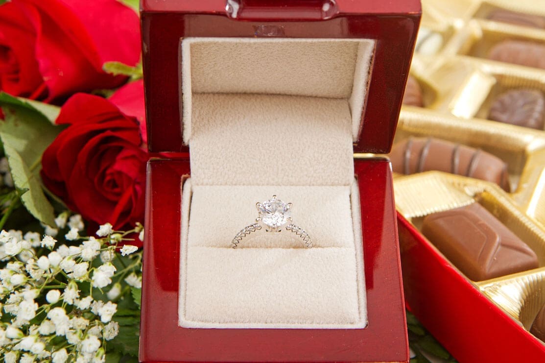Valentine's Day Gifts: Diamond Ring, Chocolates and Roses